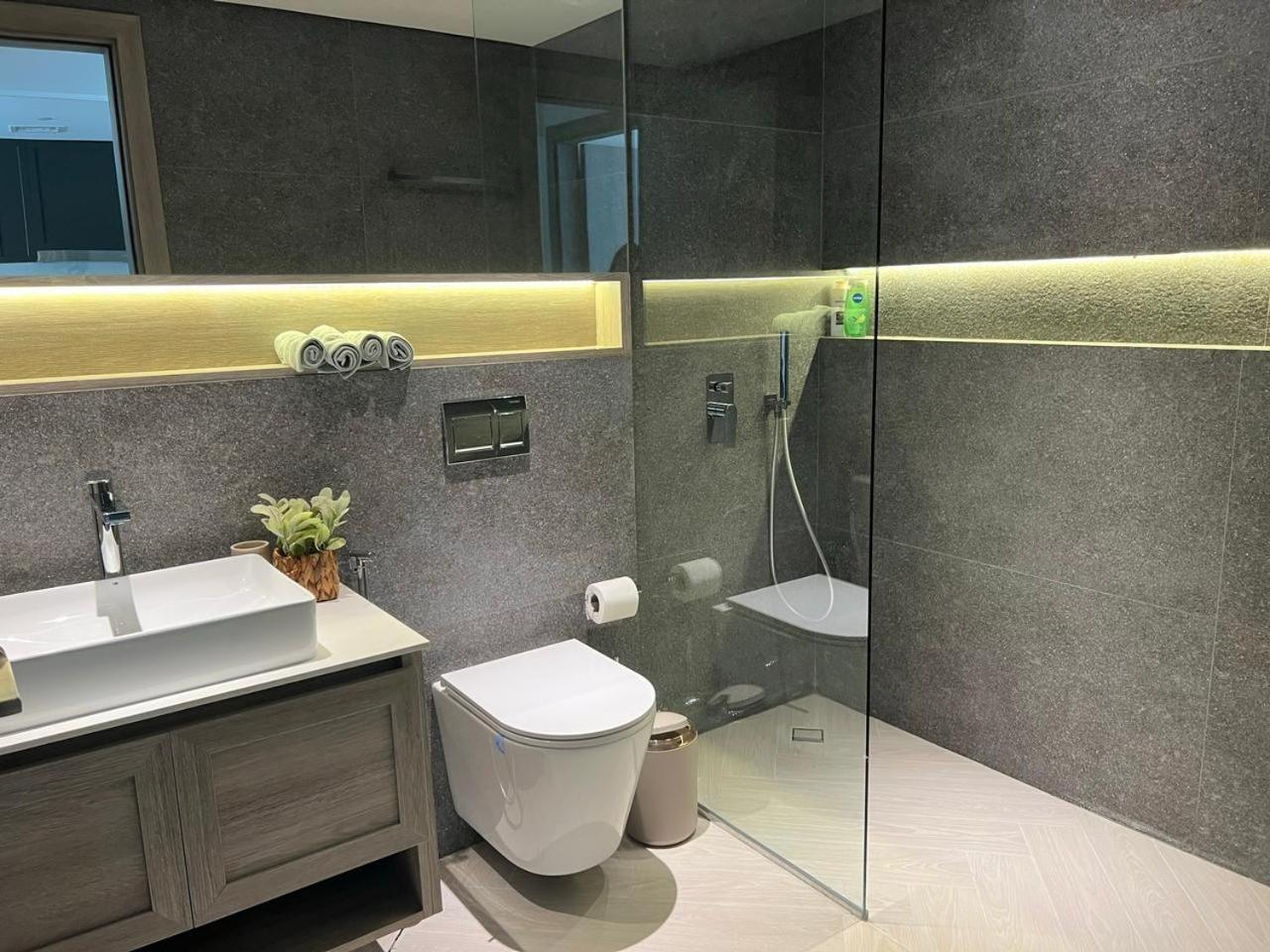 Brand New Luxury 1 Bedroom * Dubai