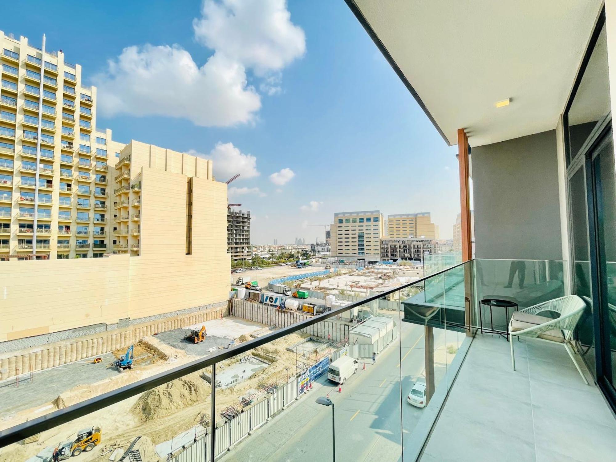 Brand New Luxury 1 Bedroom Apartment *