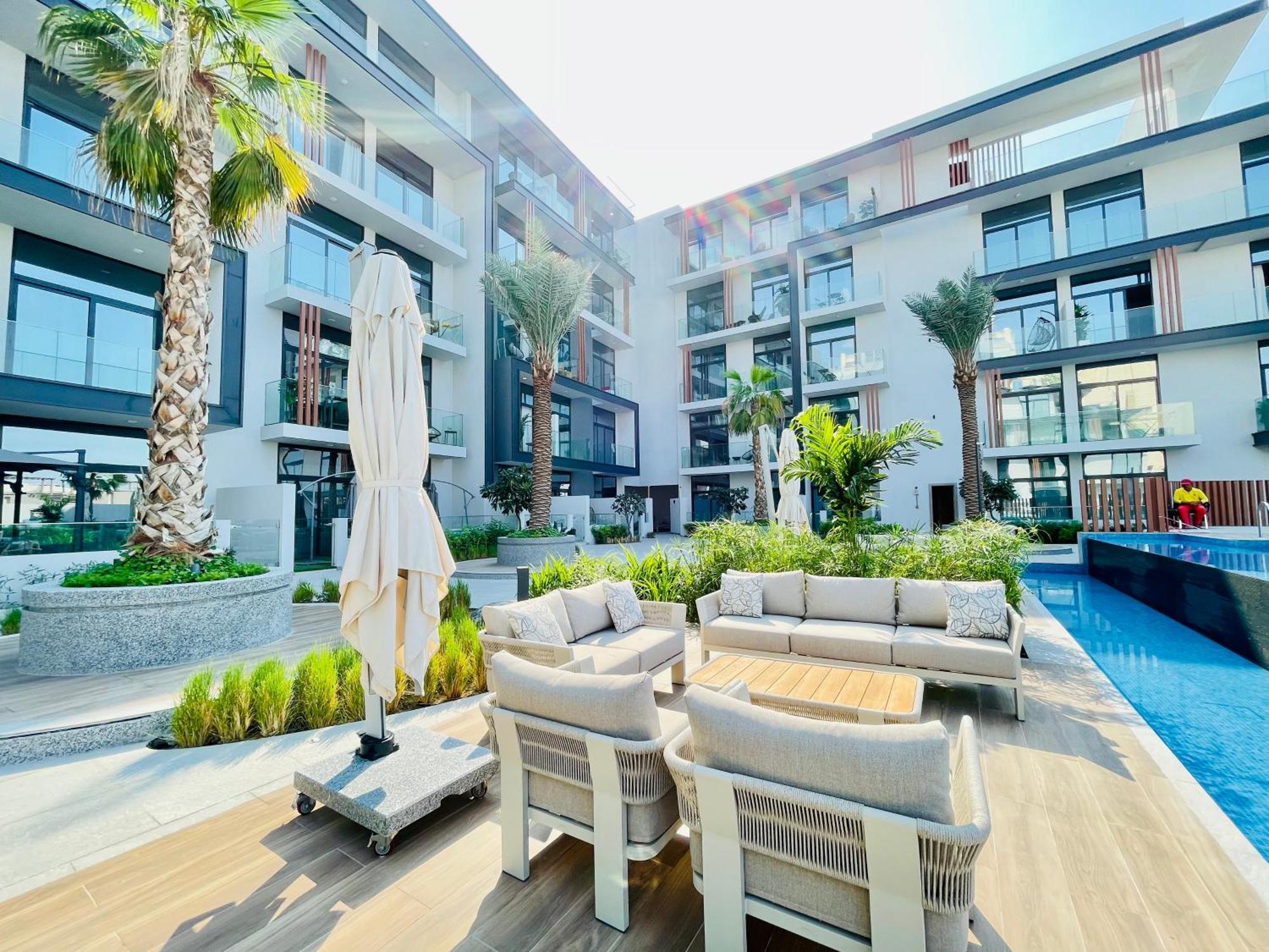 Brand New Luxury 1 Bedroom Apartment *