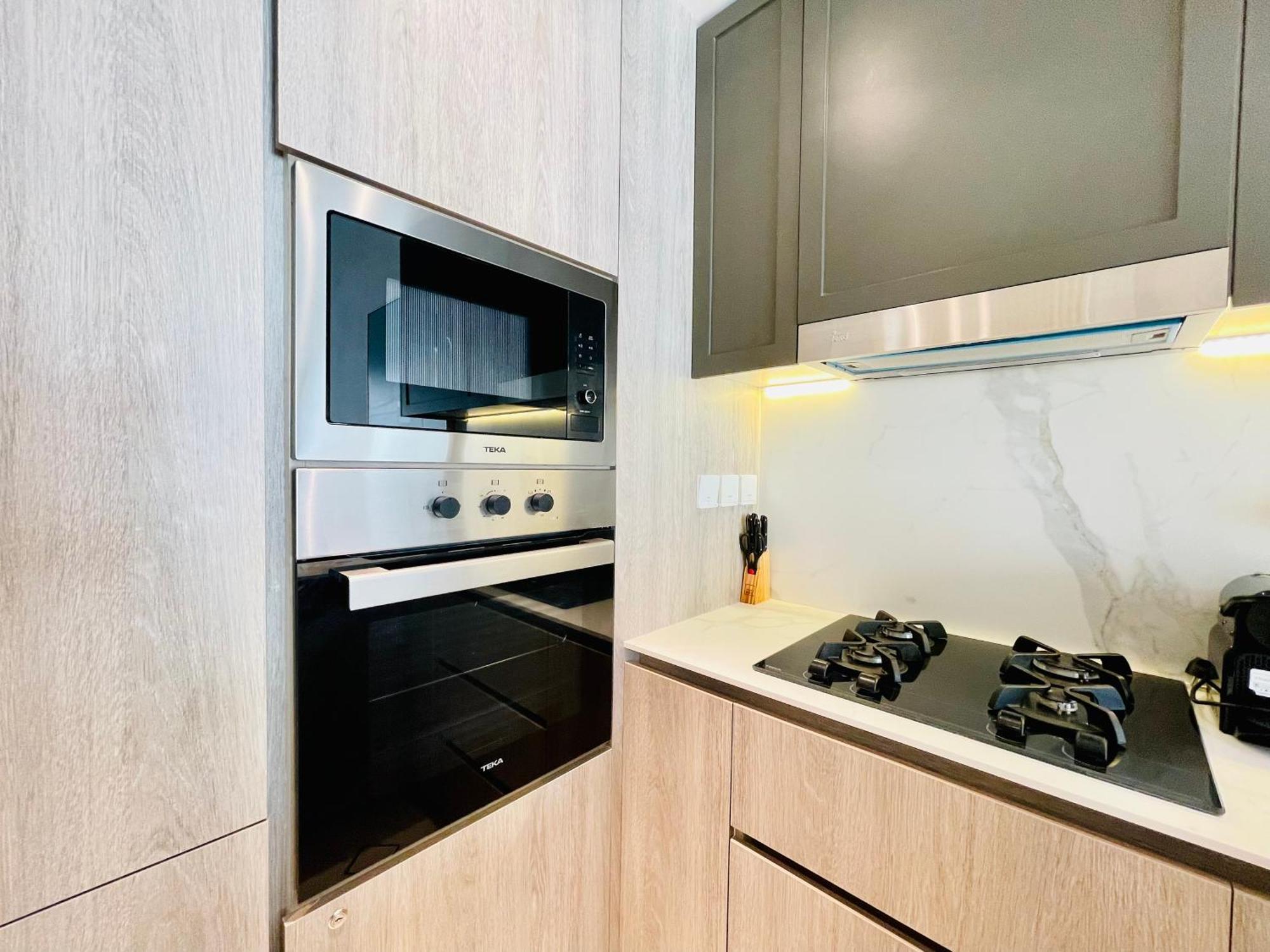 Brand New Luxury 1 Bedroom Apartment *
