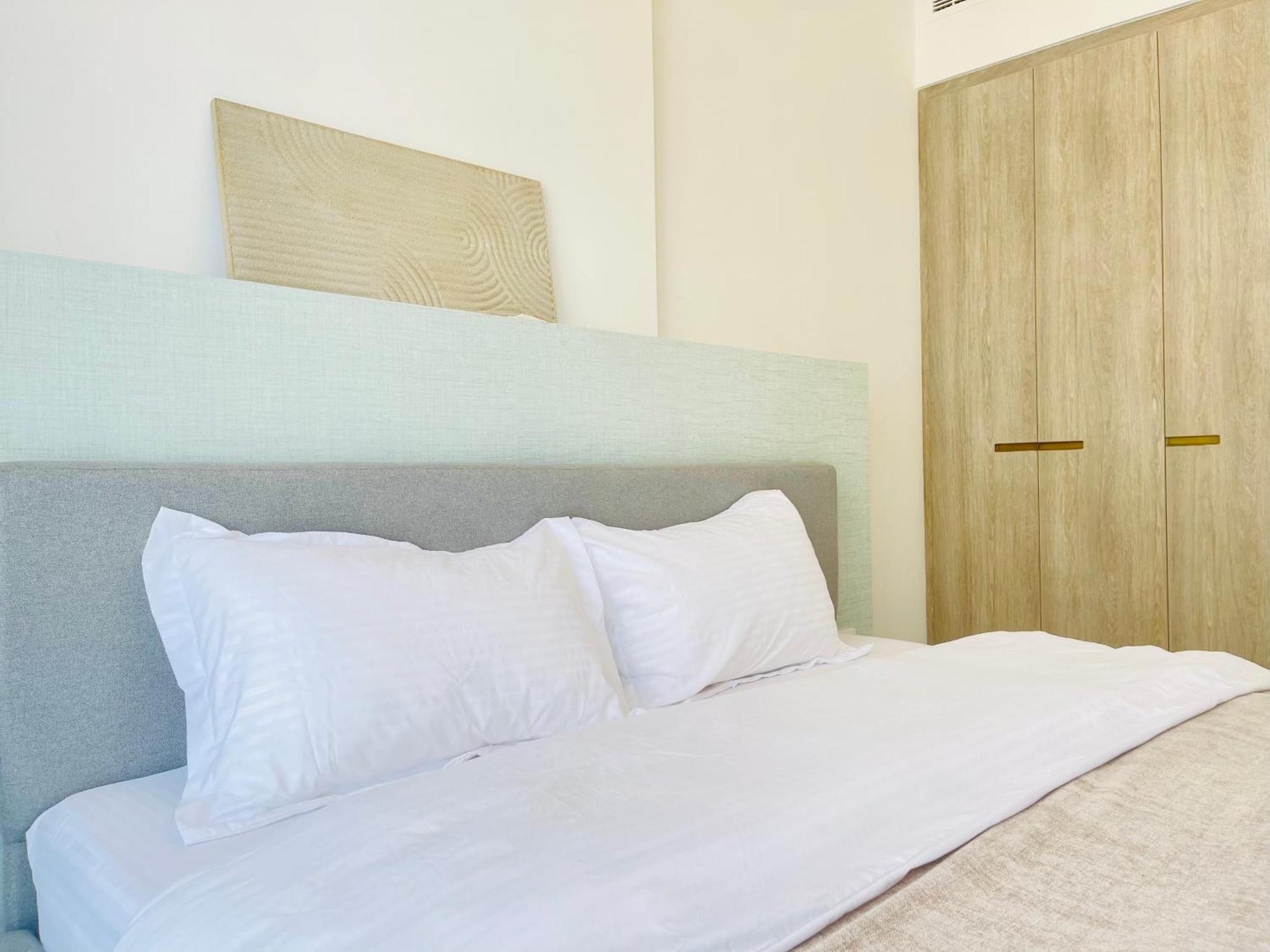 Brand New Luxury 1 Bedroom Apartment *